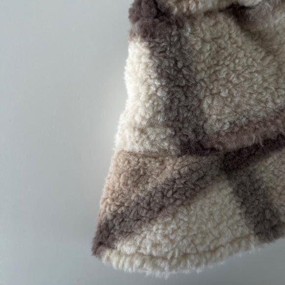 ASOS shearling bucket hat - Picture 2 of 3